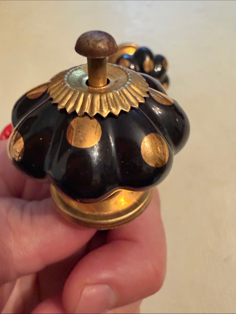 4 Drawer pulls - Picture 7 of 7